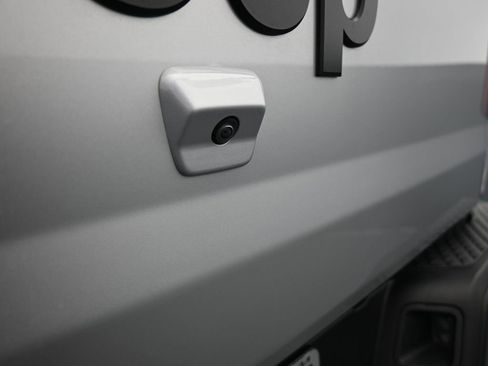 Certified 2024 Jeep Gladiator Sport image 39