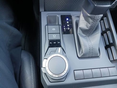 Used 2025 Toyota Tacoma SR image 25