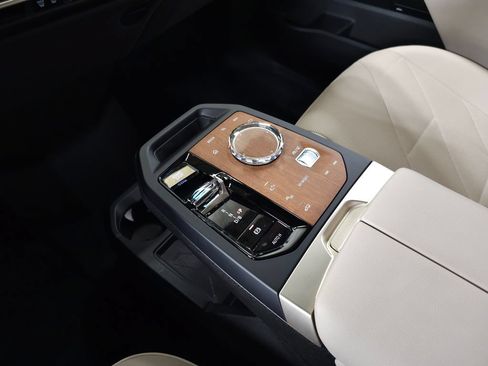 Certified 2023 BMW iX xDrive50 w/ Premium Package AWD/4WD image 36