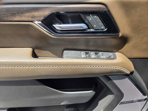 Certified 2025 GMC Yukon Denali Ultimate AWD/4WD image 22