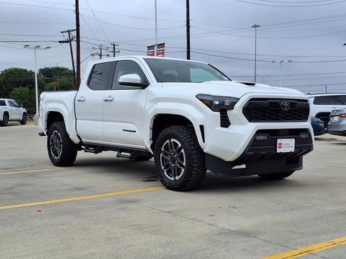 Certified 2025 Toyota Tacoma TRD Sport AWD/4WD image 3
