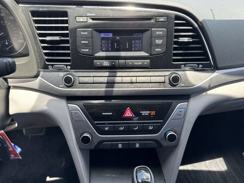Used 2018 Hyundai Elantra SE FWD image 23