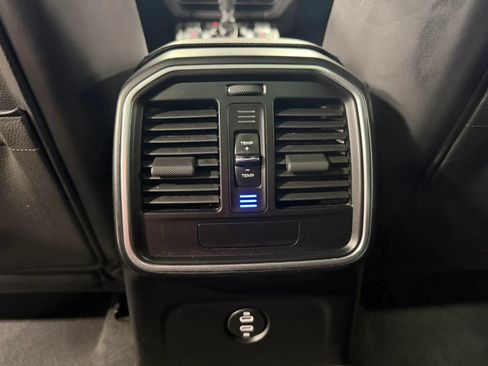 Used 2021 Porsche Macan AWD/4WD image 29