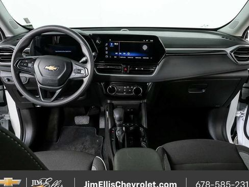 Certified 2025 Chevrolet TrailBlazer LT AWD/4WD image 17