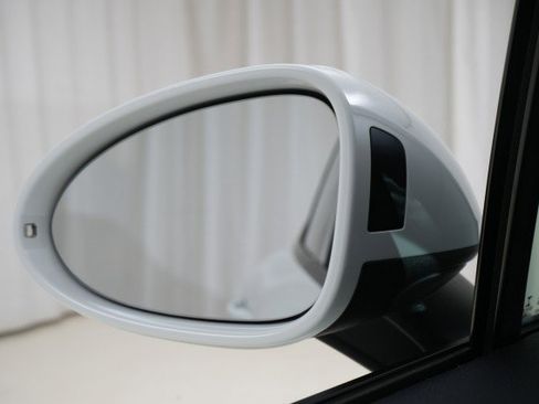 Used 2020 Porsche Macan image 31