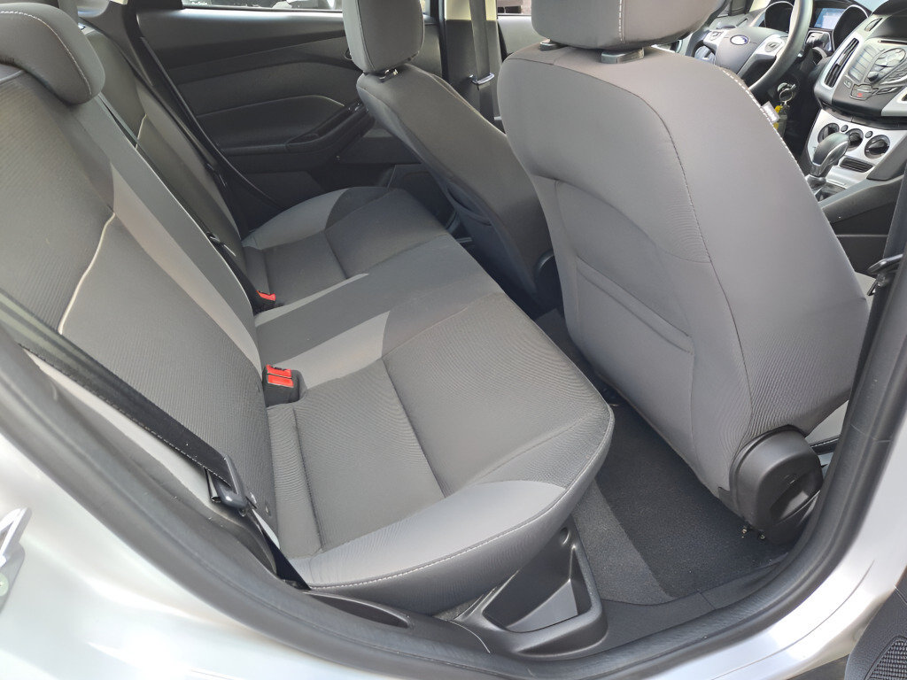 Used 2014 Ford Focus SE FWD image 8