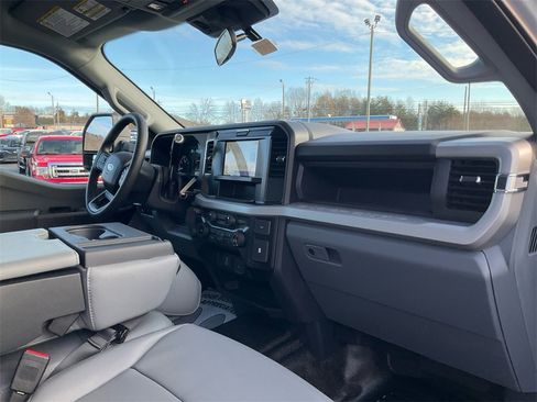 New 2026 Ford F250 XL w/ XL Chrome Package image 11