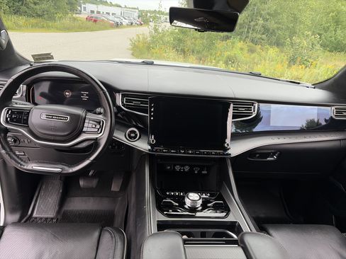 Used 2022 Jeep Grand Wagoneer Series II AWD/4WD image 19