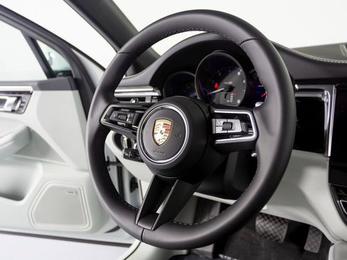 New 2026 Porsche Macan image 27