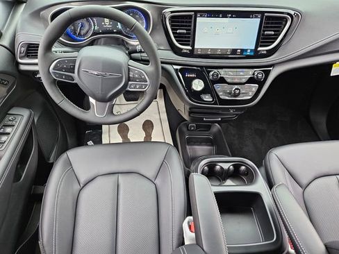 New 2026 Chrysler Pacifica Select image 9