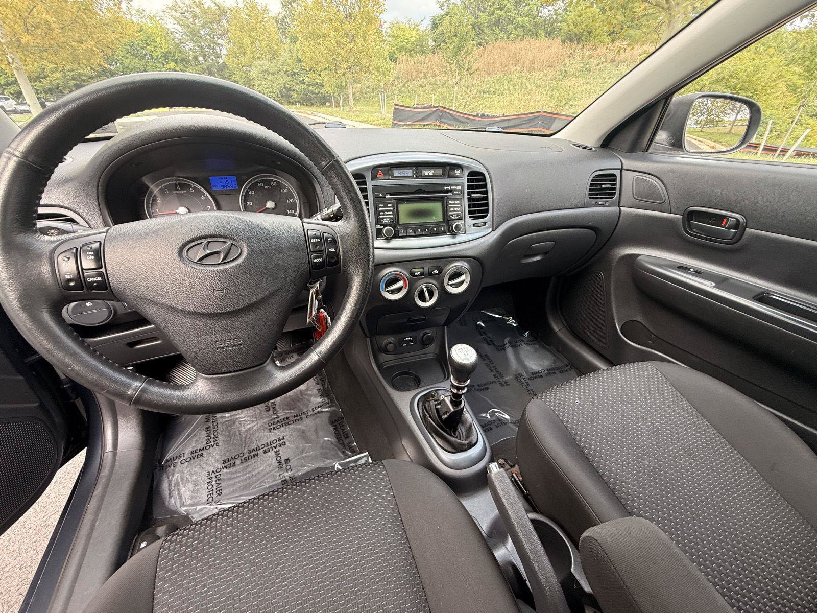 Used 2010 Hyundai Accent SE FWD image 19
