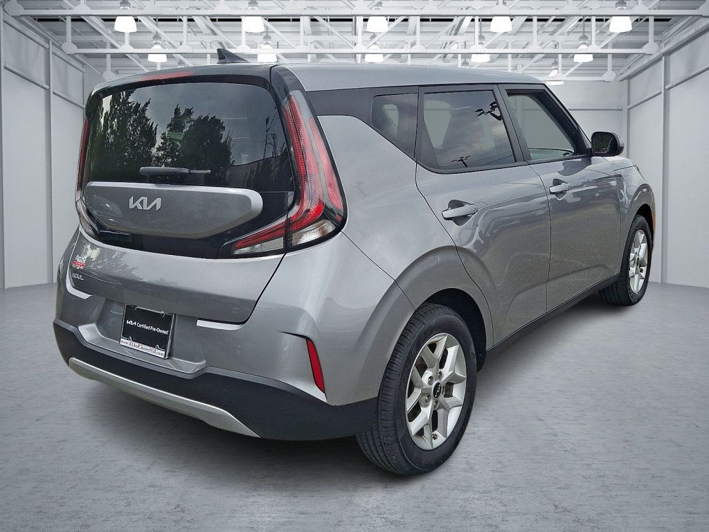 Used 2024 Kia Soul LX w/ Option Group 015 FWD image 11