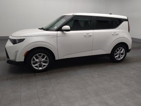 Used 2023 Kia Soul LX w/ LX Technology Package image 2