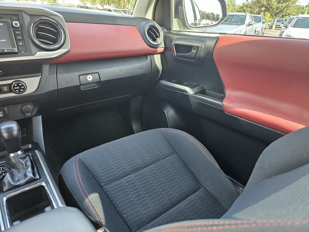 Used 2018 Toyota Tacoma SR5 RWD image 13