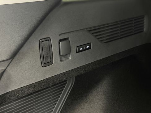 New 2026 Lincoln Nautilus Premier w/ Equipment Group 102A image 26