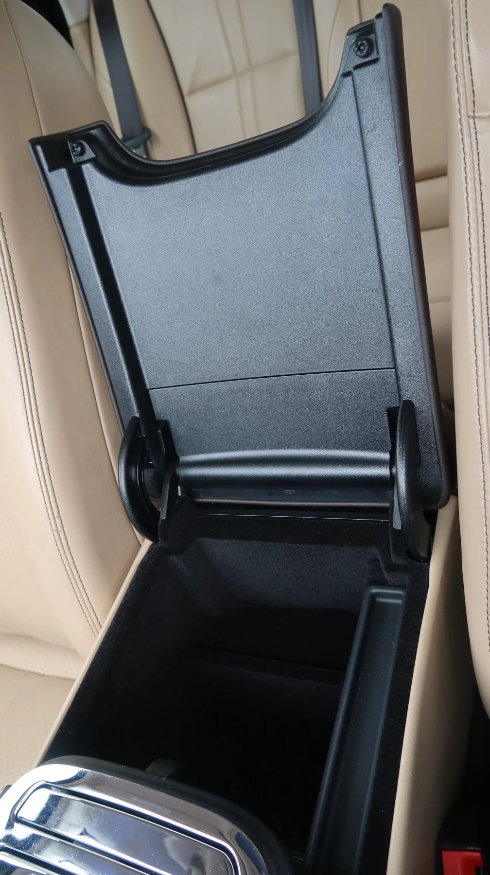 Used 2019 Jaguar XJ R-Sport RWD image 30