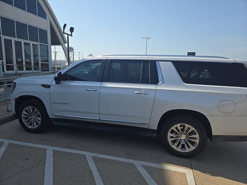 Used 2023 GMC Yukon XL SLT w/ SLT Premium Package RWD image 12