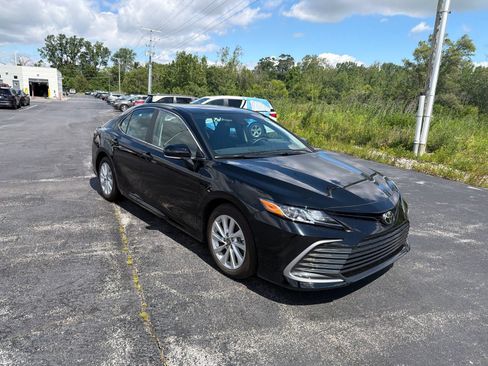 Used 2024 Toyota Camry LE FWD image 8