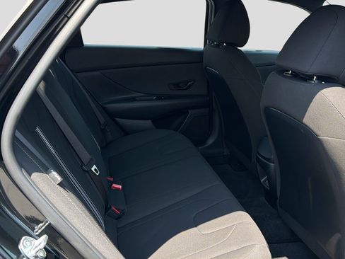 Certified 2025 Hyundai Elantra SEL FWD image 25