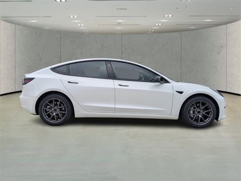 Used 2023 Tesla Model 3 Standard Range image 2