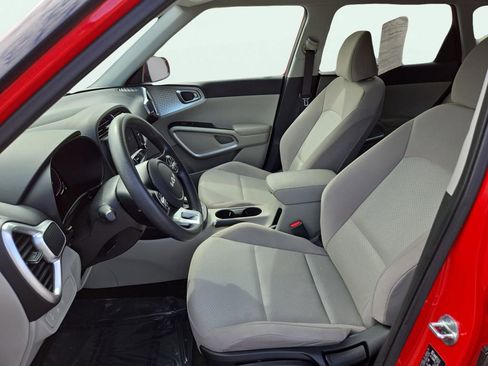 Used 2023 Kia Soul LX w/ LX Technology Package image 19