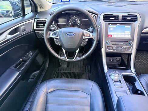 Used 2017 Ford Fusion SE w/ Fusion SE Technology Package FWD image 19