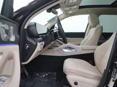 Used 2025 Mercedes-Benz GLS 450 4MATIC image 24