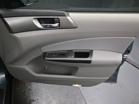 Used 2012 Subaru Forester 2.5X Premium w/ All-Weather Pkg image 35