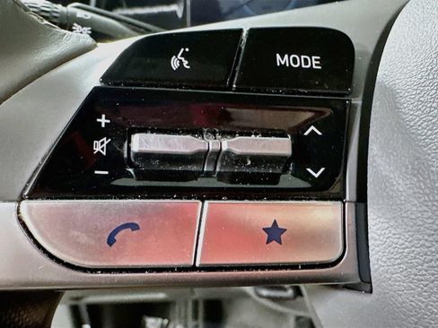 Used 2025 Hyundai Elantra SEL FWD image 22