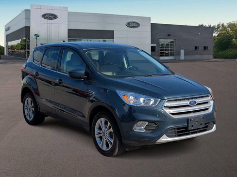 Used 2019 Ford Escape SE image 2