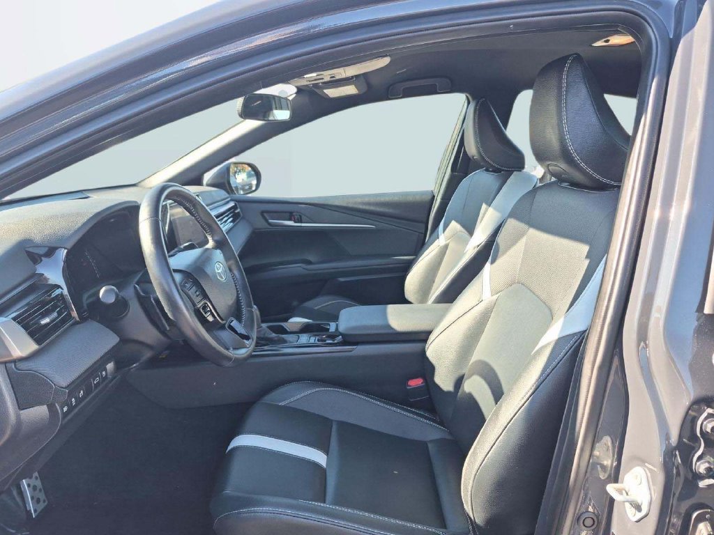 Used 2025 Toyota Camry SE FWD image 19