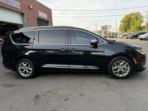 Used 2019 Chrysler Pacifica Limited image 7