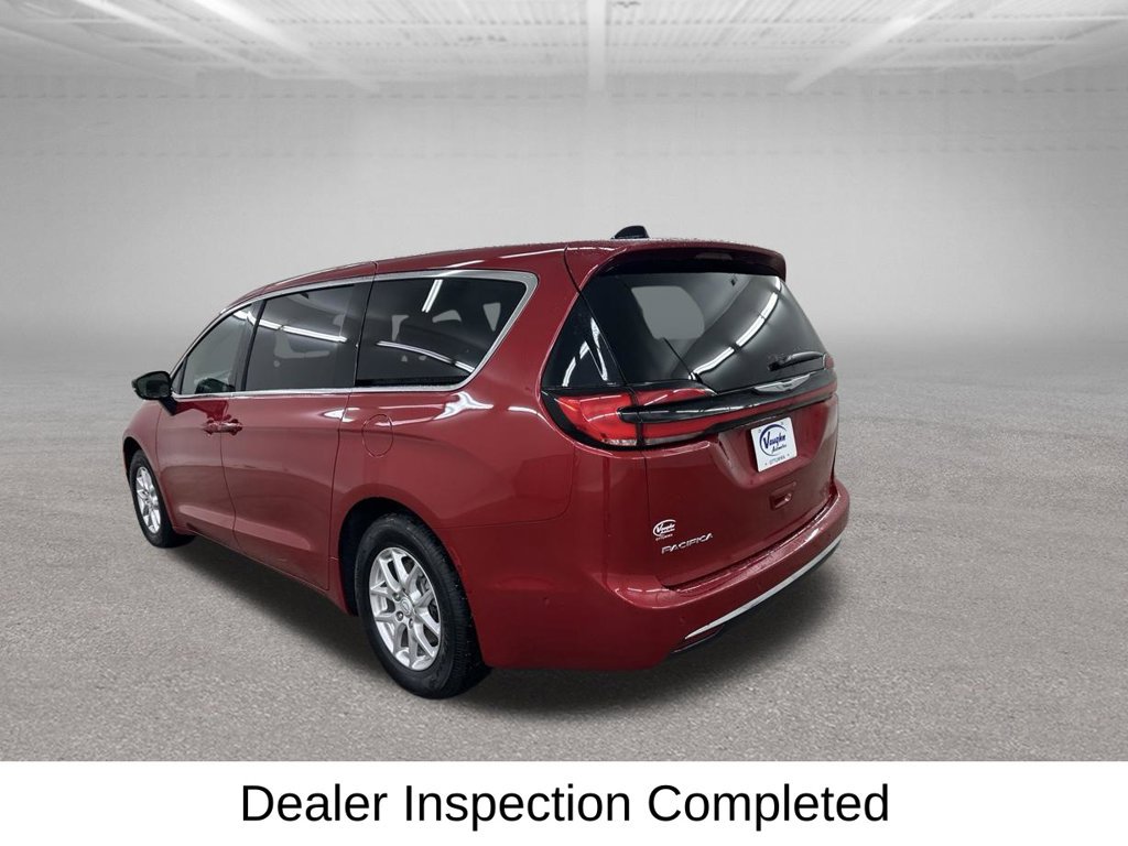 Used 2025 Chrysler Pacifica Select FWD image 9