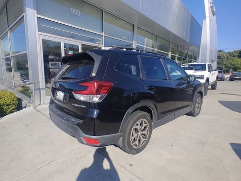Used 2019 Subaru Forester Premium AWD/4WD image 7