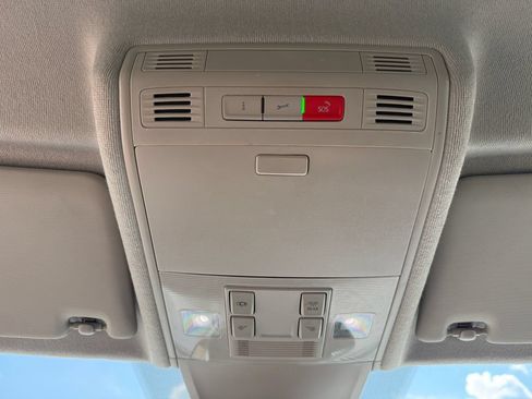 Used 2024 Volkswagen Tiguan SE AWD/4WD image 48
