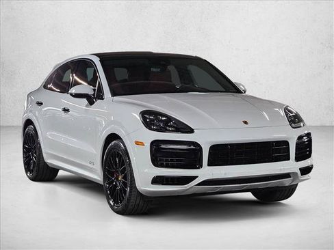 Used 2022 Porsche Cayenne GTS AWD/4WD image 3