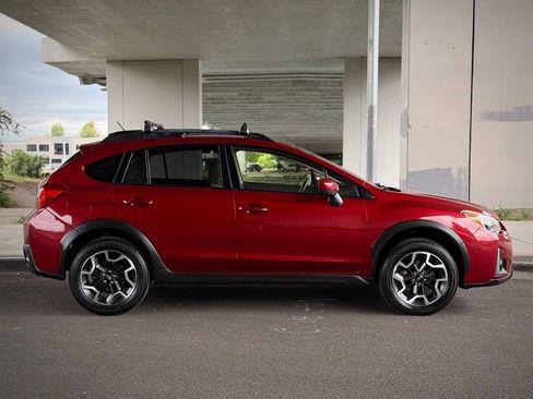 Used 2017 Subaru Crosstrek 2.0i Premium AWD/4WD image 9