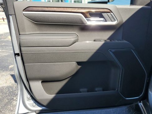 New 2026 GMC Sierra 1500 SLE image 18