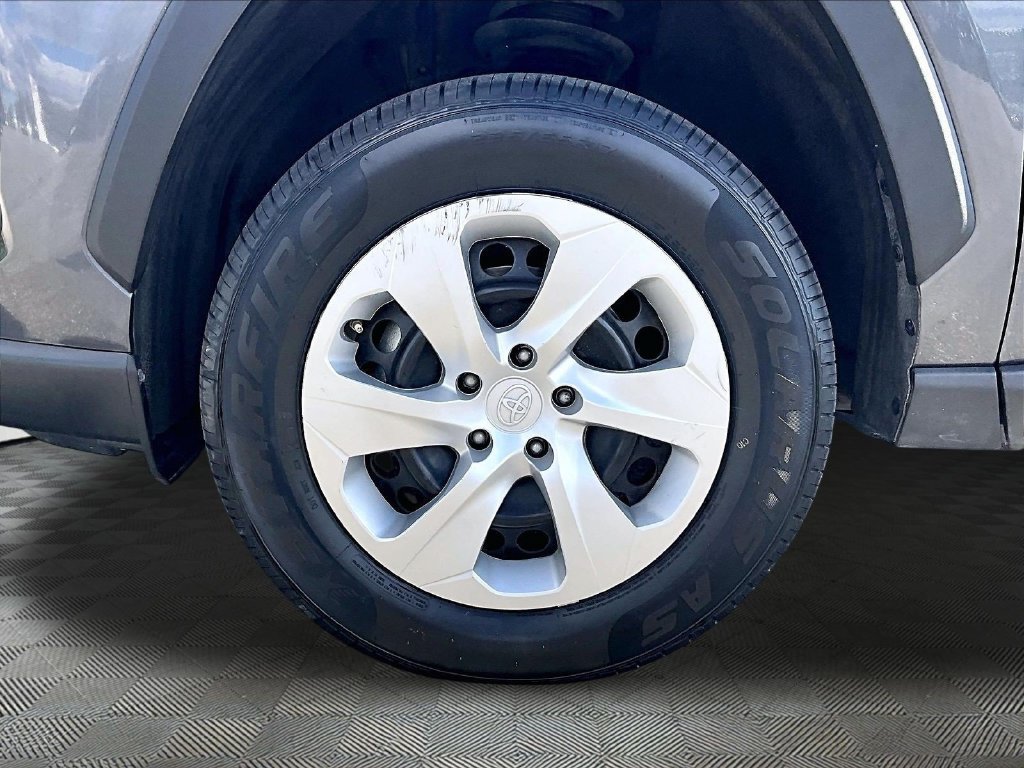 Used 2025 Toyota RAV4 LE AWD/4WD image 7