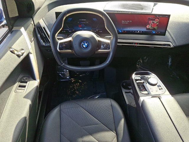 Used 2024 BMW iX xDrive50 w/ Sport Package AWD/4WD image 13