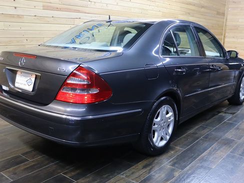 Used 2005 Mercedes-Benz E 320 CDI Sedan image 5