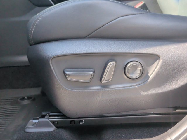 Used 2023 Toyota Venza XLE AWD/4WD image 11