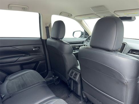 Used 2020 Mitsubishi Outlander ES image 42