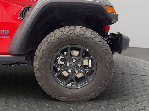 Used 2025 Jeep Wrangler Willys image 14