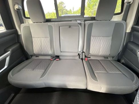 Used 2023 Nissan Titan SV w/ SV Convenience Package RWD image 15