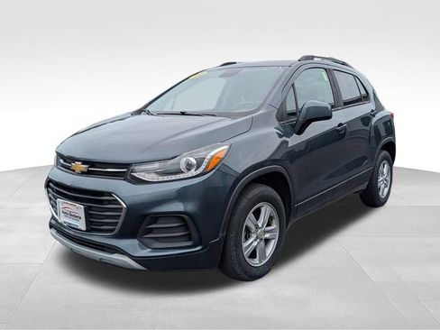 Used 2022 Chevrolet Trax LT w/ Driver Confidence Package AWD/4WD image 3