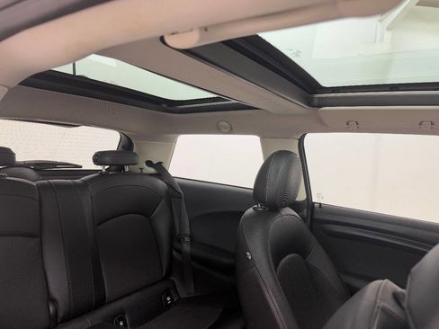 Used 2015 MINI Cooper 2-Door Hardtop image 25