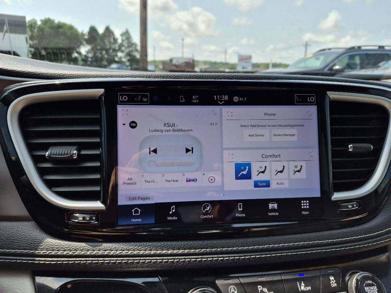 Used 2021 Chrysler Pacifica Touring-L FWD image 22