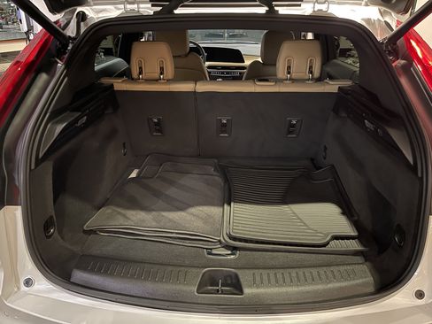 Certified 2024 Cadillac XT4 Luxury w/ Cold Weather Package image 17