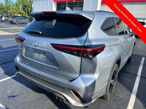 Used 2022 Toyota Highlander XSE FWD image 7
